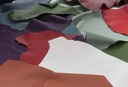 IPEA 1 kg Chutes de Cuir Colorés - Découpes Colorés de Vraie Cuir de Couleurs Mélangées en Tailles Aléatoires - Pièces de Cuir de Formes variées - Restes de Production Artisanale - Additional Image